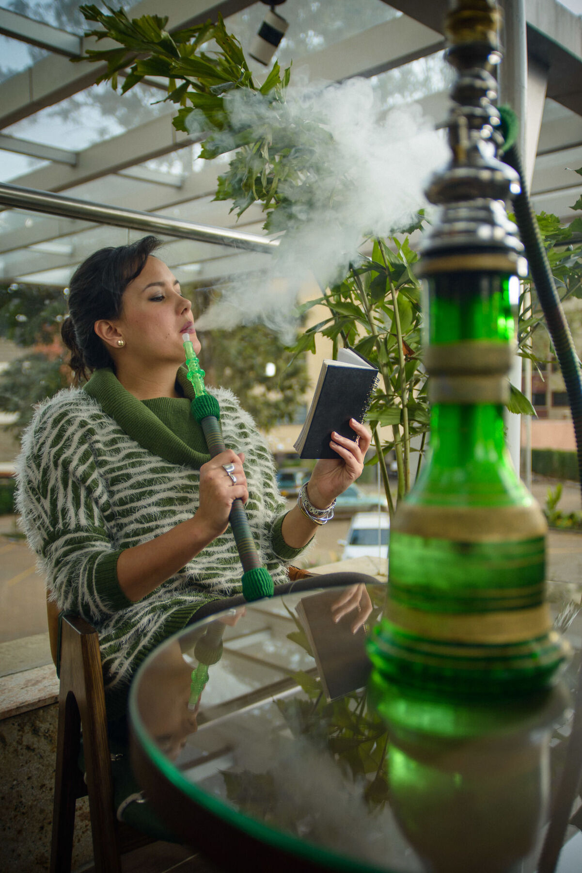 The Concord Hotel & Suites Найробі Екстер'єр фото A woman smoking a hookah